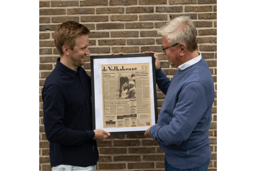 Geboortekrant Kader/Poster Volkskrant - afbeelding 1
